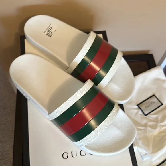 Gucci Logo Slide - Picture 3 of 7